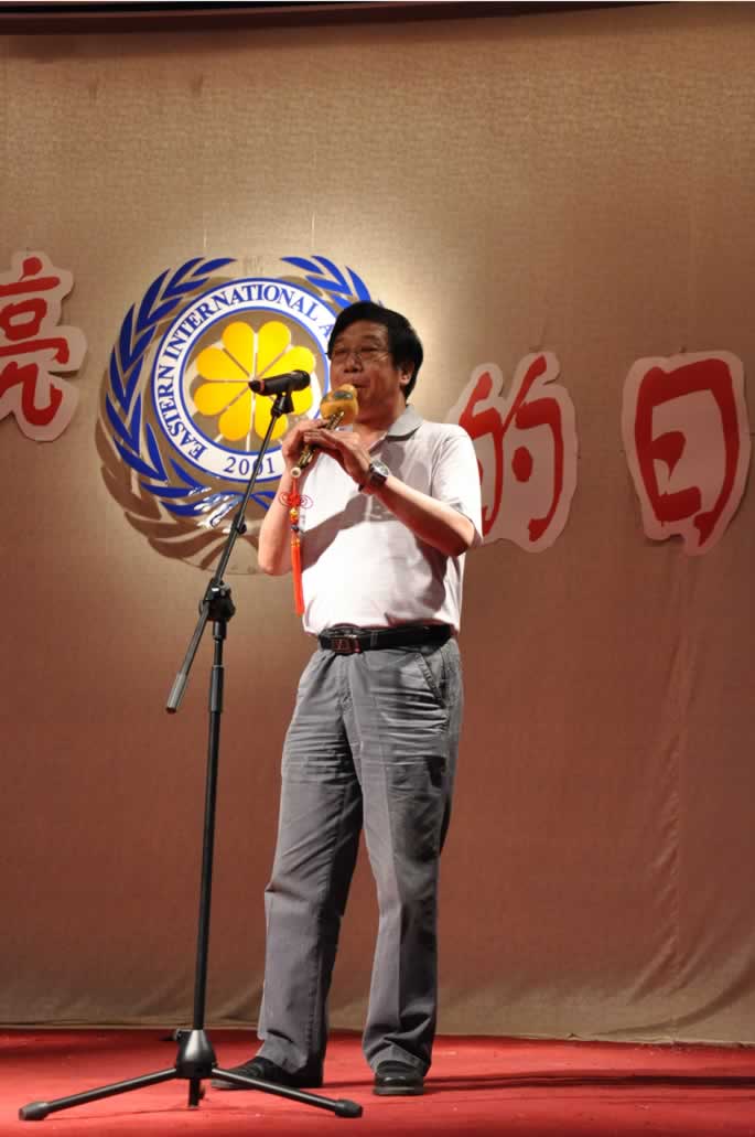 “闪亮的日子”毕业生晚会圆满结束--重温记忆，欢送2010届毕业生