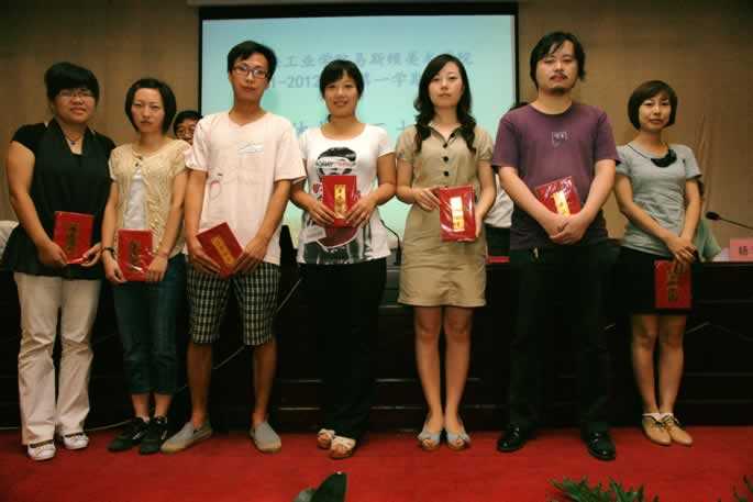 我院举行2011—2012学年第一学期期初全体教职工大会