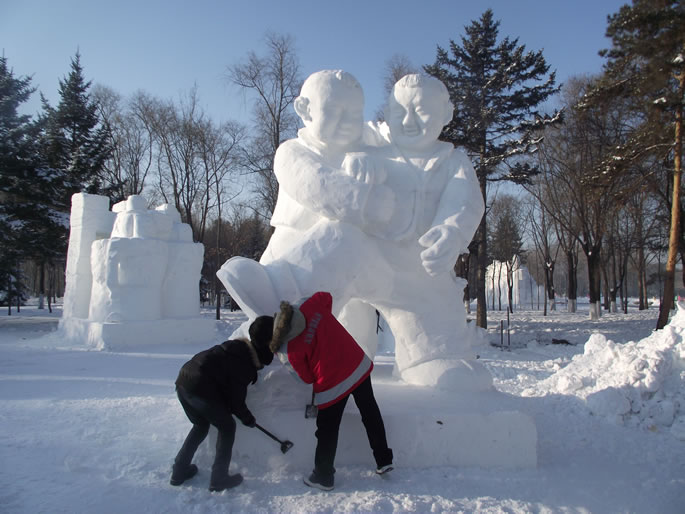 我院学生参加第十七届全国雪雕比赛载誉归来