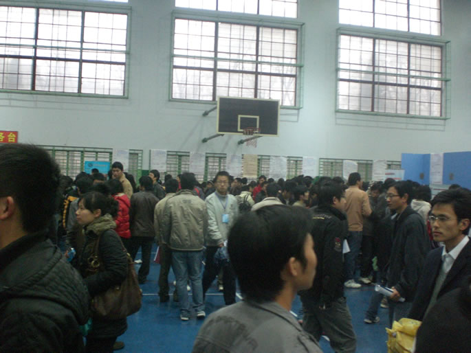 我院学生成功参加轻院2009年毕业生供需见面会