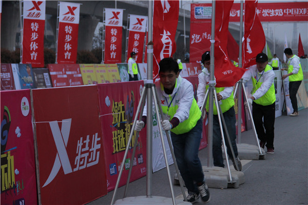 跑·得劲 ，志·青春 ------我院志愿者参加第九届郑开国际马拉松赛服务工作